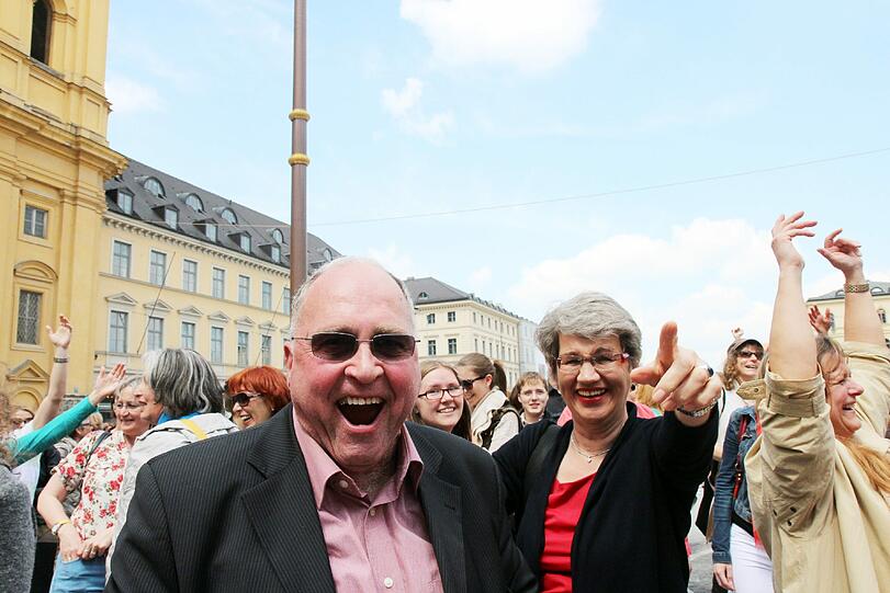 Lach-Flashmob am Odeonsplatz. Die Bilder.