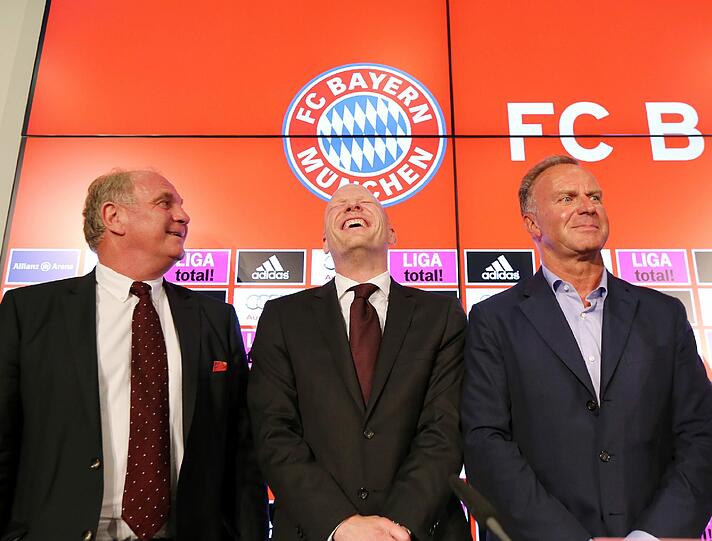 Uli Hoeneß und Karl-Heinz Rummenigge präsentieren ihren neuen Sportvorstand Matthias Sammer in der Allianz Arena. Lesen Sie hier die besten Sprüche Sammers auf der Pressekonferenz.
