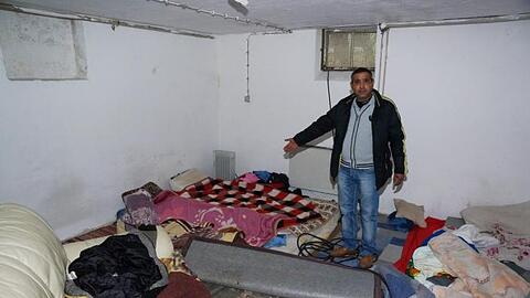 200 Euro für einen Matratzenplatz: Das Skandalhaus in Kirchtrudering wurde nun geräumt. Der Stadtrat ist erschüttert über die Zustände.