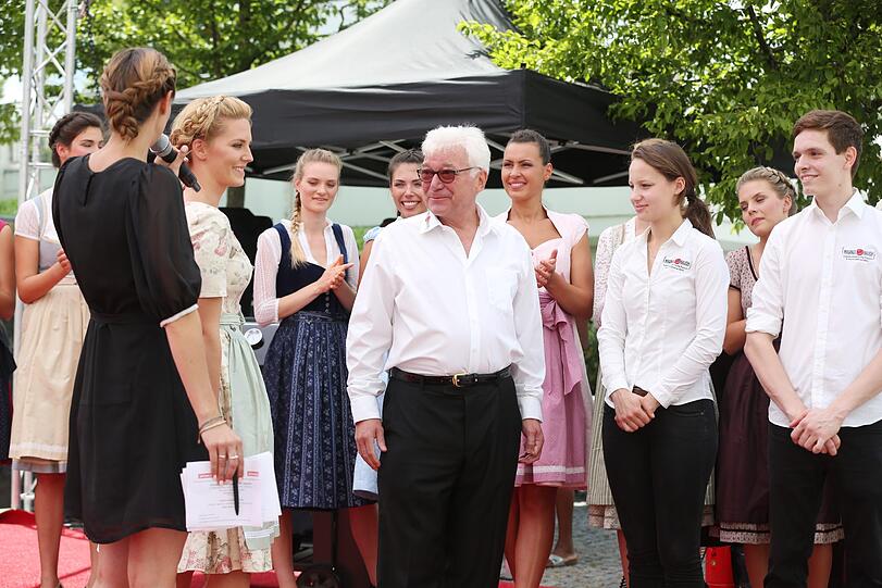 Metzgermeister Magnus Bauch sorgte für genügend frisches Fleisch.