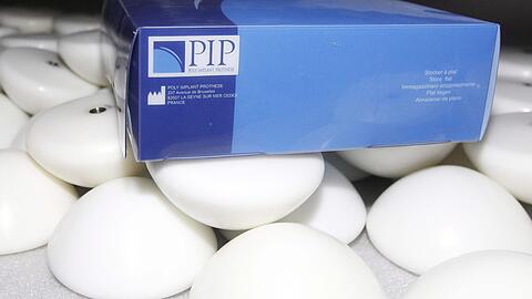 Der französische Hersteller PIP hatte bis 2010 jahrelang Implantate mit für diese Zwecke nicht zugelassenem Industriesilikon verkauft.