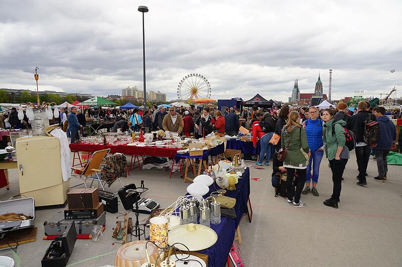 Krimskrams und Raritäten auf Bayerns größtem Flohmarkt: Die Bilder von der Theresienwiese zum Durchklicken.