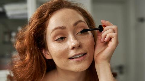Tubing Mascara hat viele Vorteile gegenüber herkömmlicher Wimperntusche.