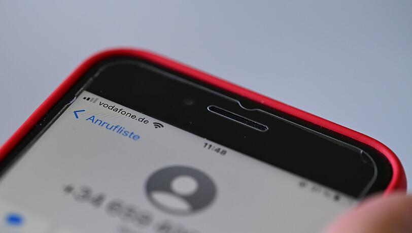 Ein Anruf aus Spanien, den man so gar nicht erwartet? Gut möglich, dass es sich um Betrüger handelt - wie hier auf einem Handy mit Vodafone-Vertrag.