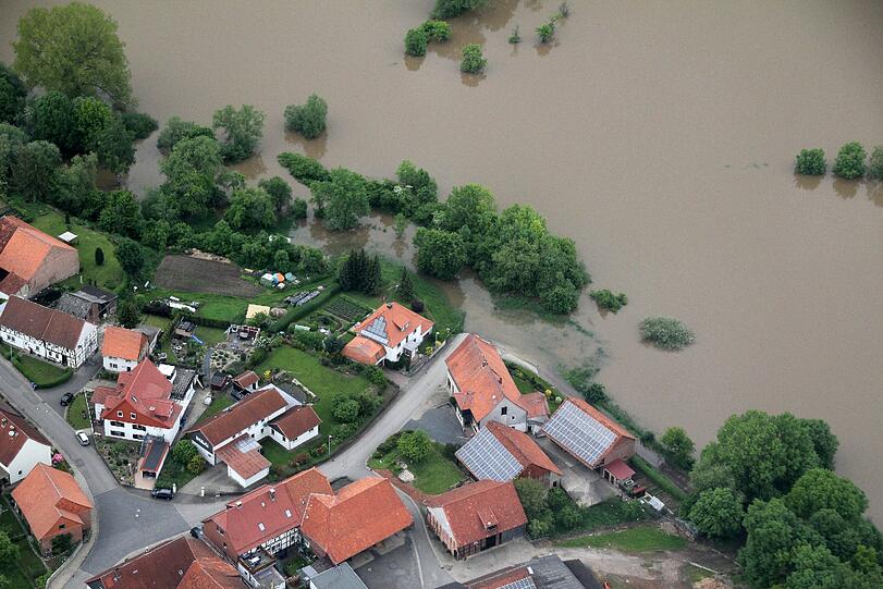 In der Niedersachsen reicht das Hochwasser bis an die Ortschaft Drüber heran.