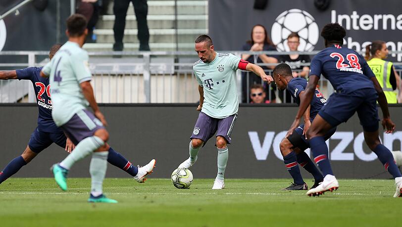 Franck Ribéry (m.) beim Testspiel gegen Paris Saint-Germain. Franck Ribéry (m.) beim Testspiel gegen Paris Saint-Germain.