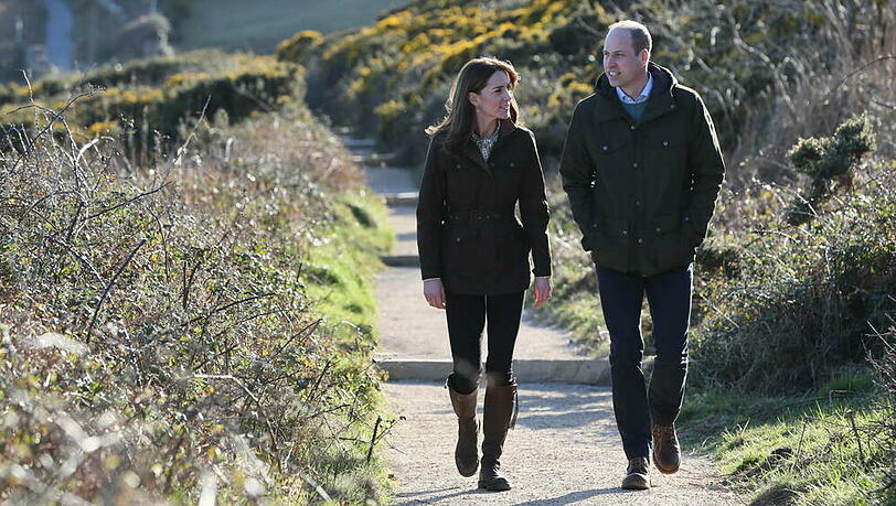 William und Kate machten am Howth Head nahe Dublin einen gemeinsamen Spaziergang William und Kate machten am Howth Head nahe Dublin einen gemeinsamen Spaziergang