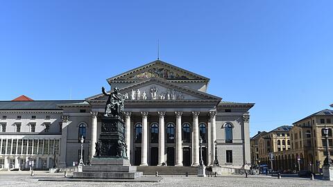 Der Max-Joseph-Platz vor der Bayerischen Staatsoper.