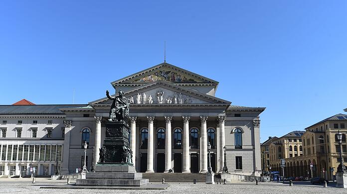 Der Max-Joseph-Platz vor der Bayerischen Staatsoper.
