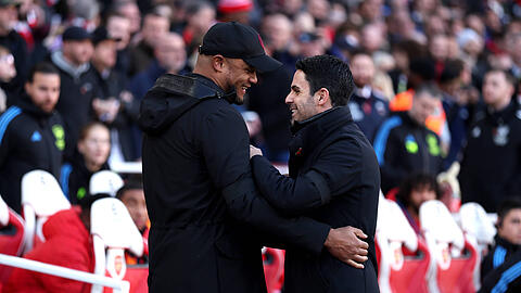 Bayerns Vincent Kompany trifft auf Arsenal-Coach Mikel Arteta. (Archivbild)