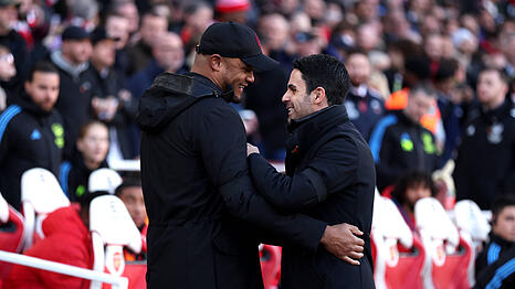 Bayerns Vincent Kompany trifft auf Arsenal-Coach Mikel Arteta. (Archivbild)