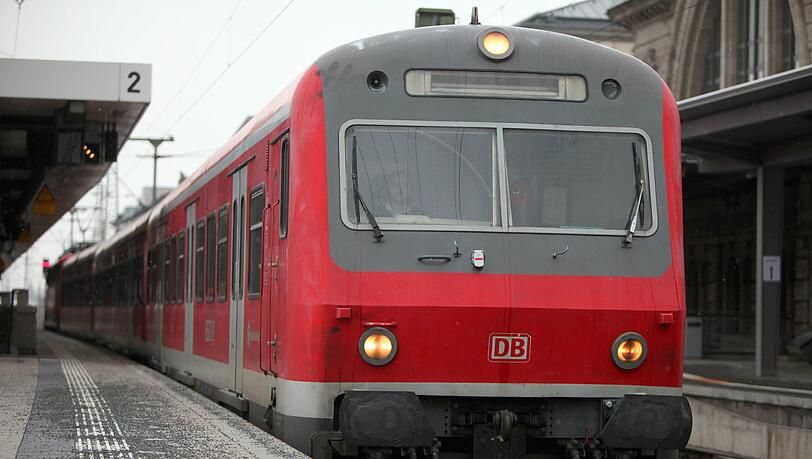 S-Bahn (Symbolbild) S-Bahn (Symbolbild)