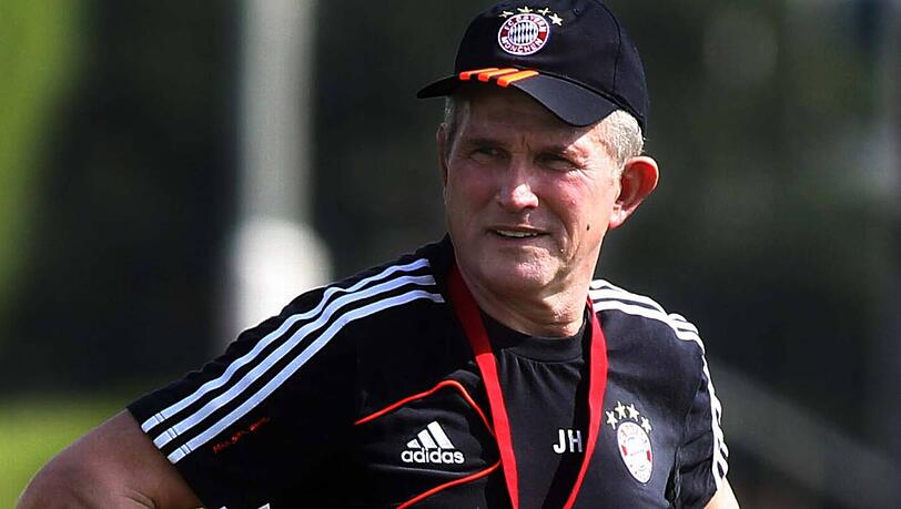 Trainer Jupp Heynckes im Trainingslager des FC Bayern in Doha, Katar. Trainer Jupp Heynckes im Trainingslager des FC Bayern in Doha, Katar.
