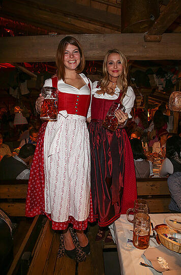 Julia Tewaag (l.) und Sophie Hermann