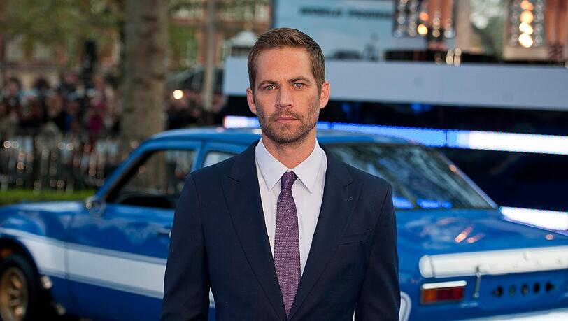 Paul Walker ist im November 2013 mit einem Porsche Carrera GT tödlich verunglückt. Der Stuttgarter Autobauer weist jede Schuld an dem Unfall von sich. Paul Walker ist im November 2013 mit einem Porsche Carrera GT tödlich verunglückt. Der Stuttgarter Autobauer weist jede Schuld an dem Unfall von sich.