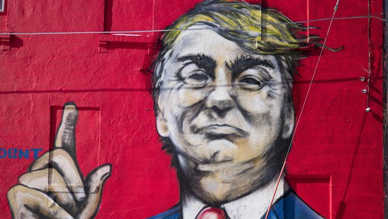 Eine Illustration mit der Darstellung des US-Präsidenten Trump ziert die Wand eines Gebäudes. Ein Makler und Trump-Unterstützer gab das Bild in Auftrag. Eine Illustration mit der Darstellung des US-Präsidenten Trump ziert die Wand eines Gebäudes. Ein Makler und Trump-Unterstützer gab das Bild in Auftrag.