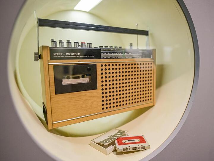 Kassettenrekorder mit Radioteil im Archäologischen Museum in der Sonderausstellung "hot stuff - Archäologie des Alltags".