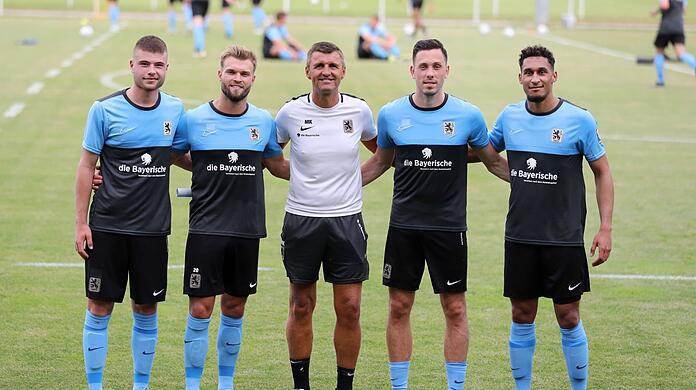Klug verstärkt, Herr Gorenzel! Nathan Wicht, Yannick Deichmann, Michael Köllner, Marcel Bär und Kevin Goden (v. l.).