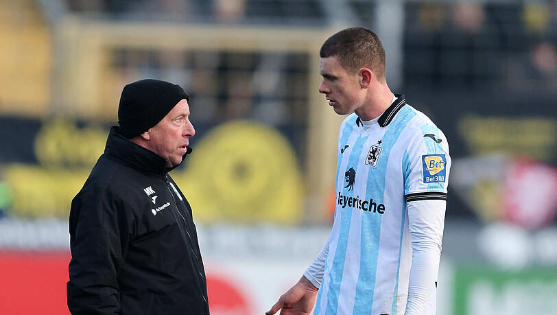 Markus Kauczinski Trainer TSV 1860 M&uuml;nchen Max Reinthaler TSV 1860 M&uuml;nchen
3 . Liga TSV 1860 M&uuml;nchen - Alemannia Aachen
Saison 2025 / 2026
Copyright by : sampics Photographie
Bierbaumstrasse 6
81243 M&uuml;nchen
TEL.: ++49/89/82908620 , FAX : ++49/89/82908621 , E-mail : sampics@t-online.de
Bankverbindung : Hypovereinsbank M&uuml;nchen  Konto : 1640175229 , BLZ 70020270
IBAN : DE78700202701640175229   BIC  : HYVEDEMMXXX
weitere Motive finden sie unter :  sampics.de