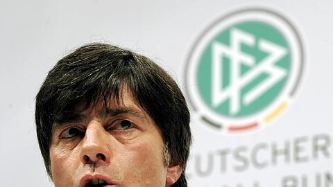 Sucht einen Partner für Per Mertesacker: Bundestrainer Jogi Löw.