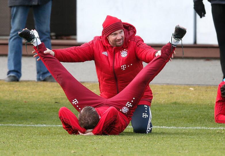 Bilder vom Abschlusstraining des FC Bayern vor dem Abflug nach Katar.