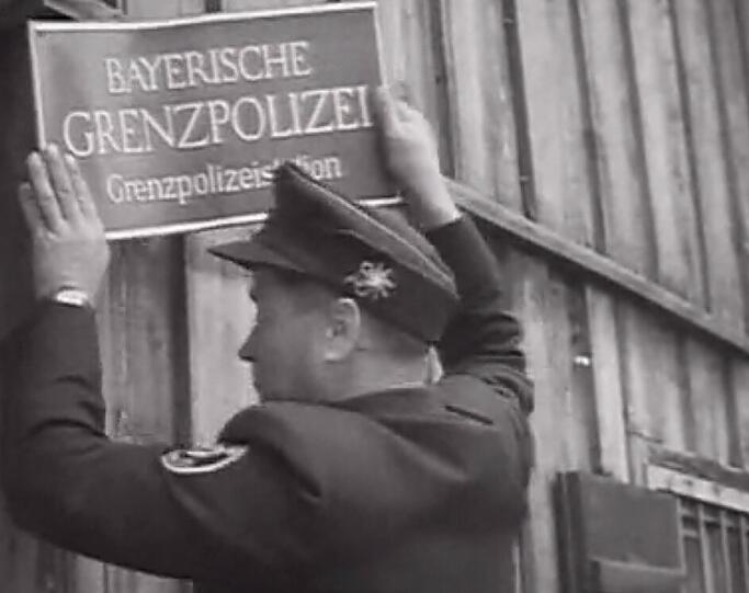 Die Bayerische Grenzpolizei räumt ihren Posten.