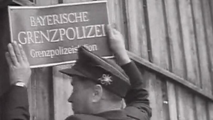 Die Bayerische Grenzpolizei räumt ihren Posten. Die Bayerische Grenzpolizei räumt ihren Posten.