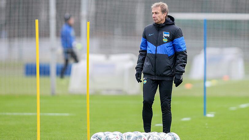 Der ehemalige Bayern-Trainer Jürgen Klinsmann steht seit Ende 2019 bei Hertha BSC an der Seitenlinie.