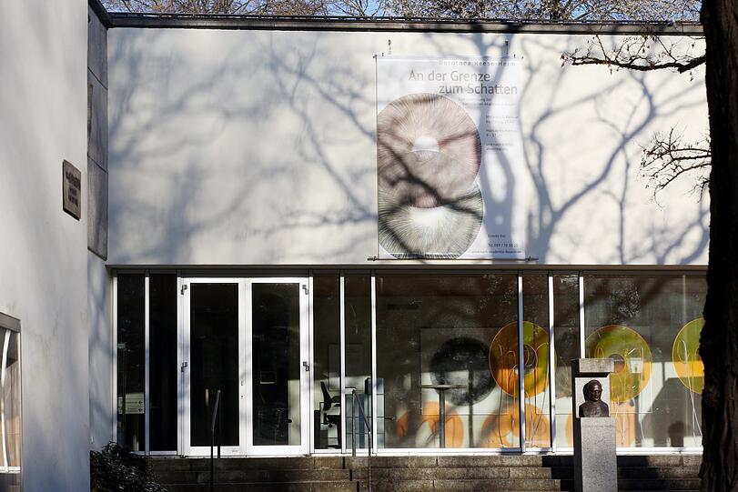 Außen bisserl klotzig, innen sehr sehenswert: die Katholische Akademie.