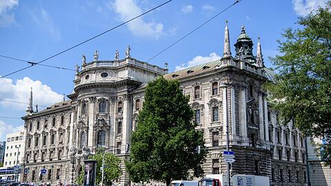 Im M&uuml;nchner Justizpalast wird das Landgericht M&uuml;nchen I verk&uuml;nden, ob Suno mit seinen KI-generierten Songs Urheberrechte verletzt hat. (Archivbild)