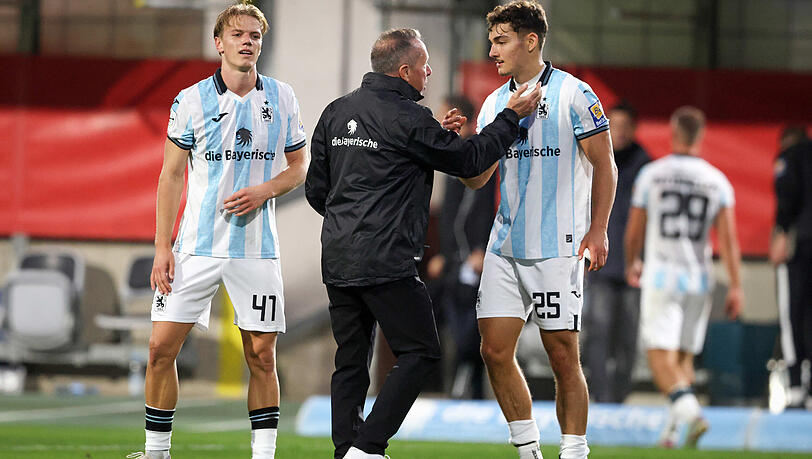 W&auml;hrend 1860-Trainer Markus Kauczinski (Mitte) kommende Saison nicht mehr auf Clemens Lippmann (l.) zur&uuml;ckgreifen kann, sieht die Sache bei Sean Dulic mittlerweile etwas anders aus.