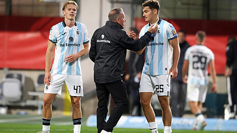 W&auml;hrend 1860-Trainer Markus Kauczinski (Mitte) kommende Saison nicht mehr auf Clemens Lippmann (l.) zur&uuml;ckgreifen kann, sieht die Sache bei Sean Dulic mittlerweile etwas anders aus.