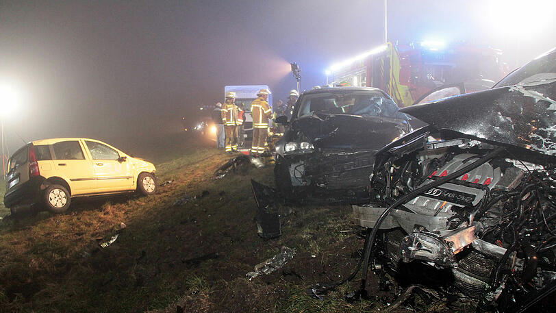 Die Bilder vom Unfall auf der Staatsstr. 2089 zwischen der Autobahnausfahrt Bad Aibling und dem Pullacher Kreisel.