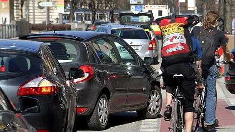 Radeln oder Autofahren - eine Abwägung von Kosten und Nutzen? (Symbolfoto)