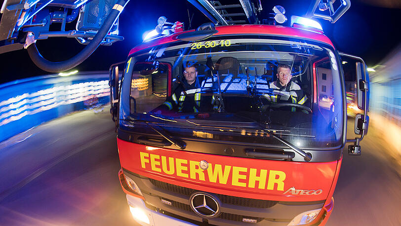 Die Feuerwehr konnte den Diesel binden und die Autobahn säubern. (Symbolbild)