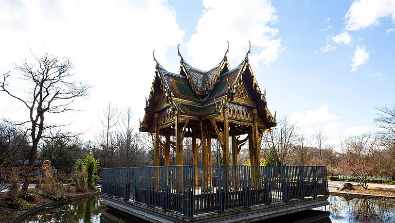 Die Nepalesische Pagode im Westpark: Ein Spaziergang fühlt sich ein bisserl nach Fernreise an. Die Nepalesische Pagode im Westpark: Ein Spaziergang fühlt sich ein bisserl nach Fernreise an.