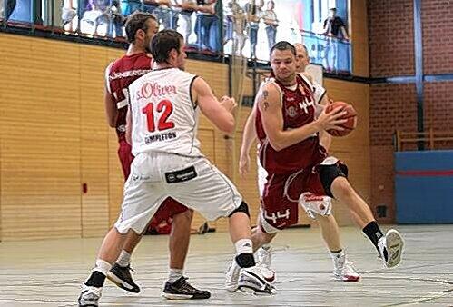 Der Hoffnungsträger der Nürnberger Pro-B-Basketballer: Sebastian Hänel (rechts).