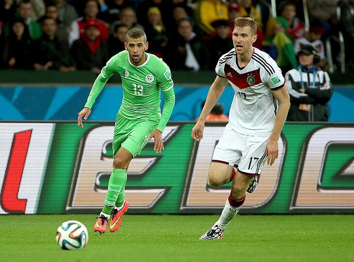 Per Mertesacker: Gutes Stellungsspiel, ansonsten resolut und solide, aber
auch nicht mehr. Die Abstimmung mit Boateng klappte nicht immer. Manchmal
etwas ungelenk. &ndash; Note: 3,5