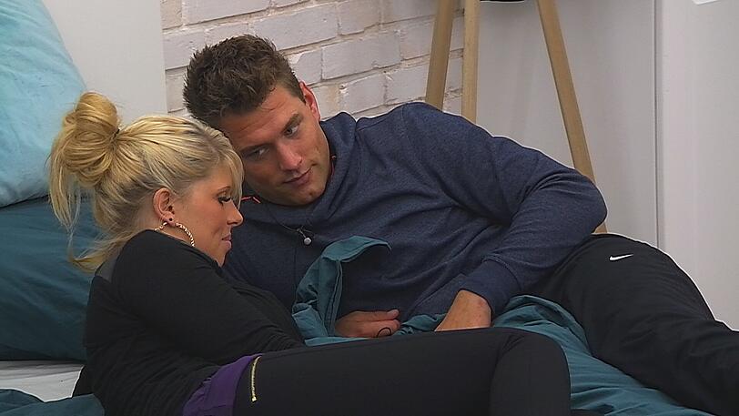 Bei Sharon und Kevin prickelt es inzwischen immer mehr.