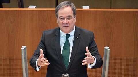 Armin Laschet (CDU) las früher in den Büchern von Karl Marx und Friedrich Engels.
