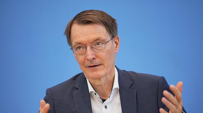 Bundesgesundheitsminister Karl Lauterbach (SPD) bei einer Pressekonferenz zur Corona-Lage in Berlin.