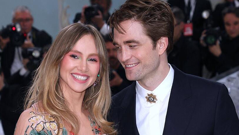 Suki Waterhouse und "Twilight"-Star Robert Pattinson sind zum ersten Mal Eltern geworden. Suki Waterhouse und "Twilight"-Star Robert Pattinson sind zum ersten Mal Eltern geworden.