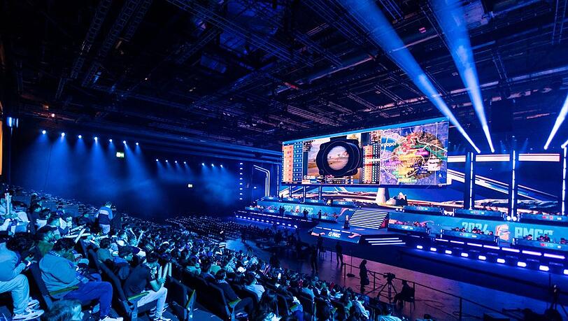 E-Sport-Events ziehen ein immer größeres Publikum an - auch im Mobile-Bereich, hier bei der "PUBG Mobile Global Championship" in London Anfang Dezember. E-Sport-Events ziehen ein immer größeres Publikum an - auch im Mobile-Bereich, hier bei der "PUBG Mobile Global Championship" in London Anfang Dezember.