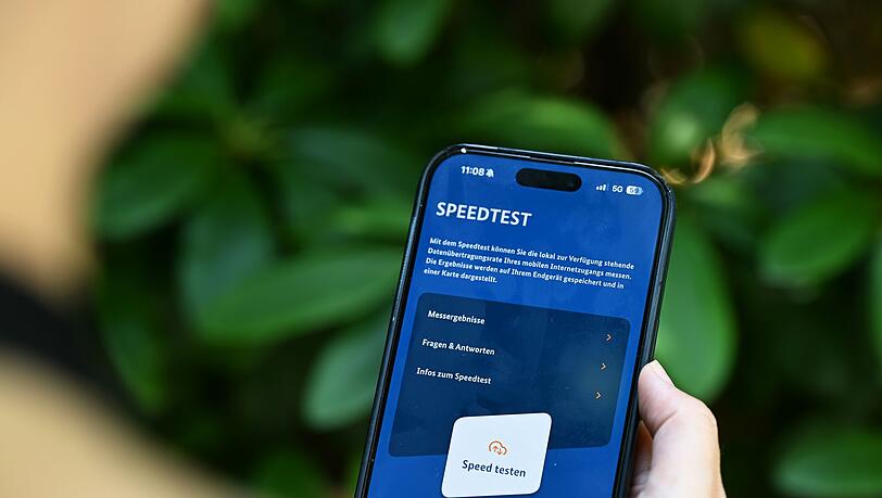 Die Handynutzer sollen in den kommenden Tagen möglichst häufig ihr Handy zücken, um mit der App Mobilfunk-Check Tests zu machen. Die Handynutzer sollen in den kommenden Tagen möglichst häufig ihr Handy zücken, um mit der App Mobilfunk-Check Tests zu machen.