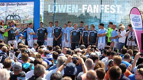 Bilder vom Löwen-Fanfest 2013.