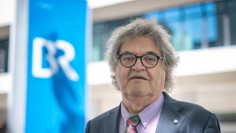 Helmut Markwort (FDP), Landtagsabgeordneter, steht vor dem Gebäude des Bayerischen Rundfunks (BR). Foto: Sina Schuldt Helmut Markwort (FDP), Landtagsabgeordneter, steht vor dem Gebäude des Bayerischen Rundfunks (BR). Foto: Sina Schuldt
