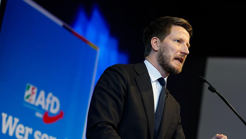 NRW-AfD-Chef Martin Vincentz stellte sich gegen Forderungen der AfD-Bundesspitze den Parteitag zur Bestimmung von Landtagswahlkandidaten abzubrechen und neu zu starten. NRW-AfD-Chef Martin Vincentz stellte sich gegen Forderungen der AfD-Bundesspitze den Parteitag zur Bestimmung von Landtagswahlkandidaten abzubrechen und neu zu starten.