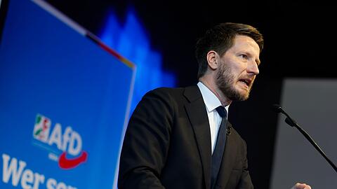 NRW-AfD-Chef Martin Vincentz stellte sich gegen Forderungen der AfD-Bundesspitze den Parteitag zur Bestimmung von Landtagswahlkandidaten abzubrechen und neu zu starten.