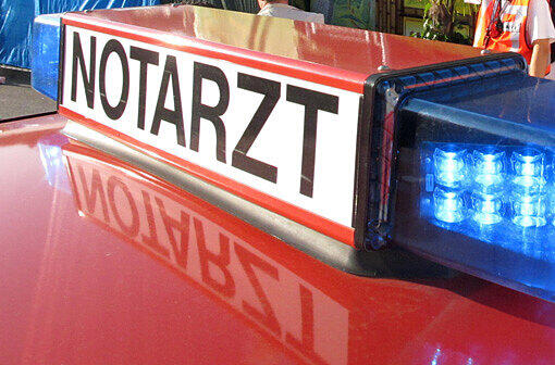 Für eine Frau kam am Mittwochabend bei einem Unfall in Amberg jede Hilfe zu spät: Sie starb noch am Unfallort, zwei Männer schweben in Lebensgefahr. (Symbolbild)