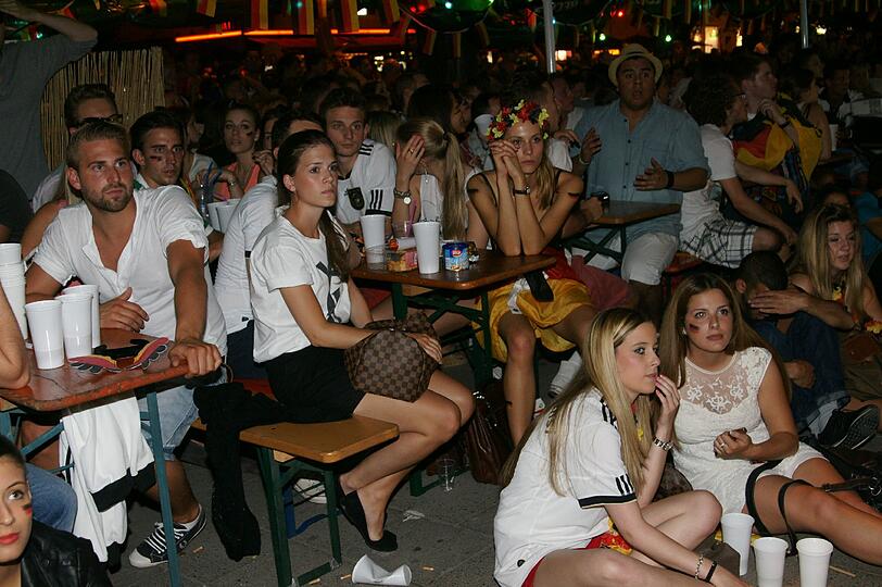 München im Halbfinal-Fieber. Die Bilder vom Public Viewing im Spiel Deutschland gegen Italien.